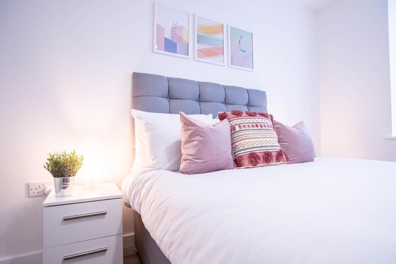 Luxury Apartments Available Next To Train Station - The Wallgate Apartments Wigan - Free Parking 외부 사진