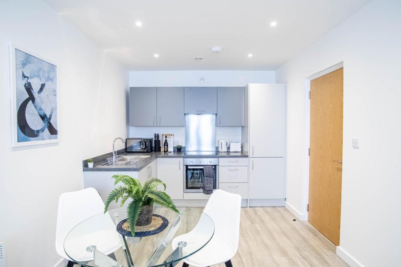 Luxury Apartments Available Next To Train Station - The Wallgate Apartments Wigan - Free Parking 외부 사진