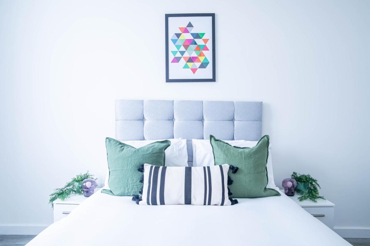 Luxury Apartments Available Next To Train Station - The Wallgate Apartments Wigan - Free Parking 외부 사진