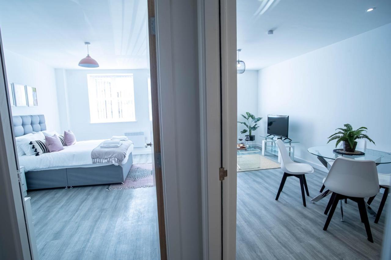 Luxury Apartments Available Next To Train Station - The Wallgate Apartments Wigan - Free Parking 외부 사진