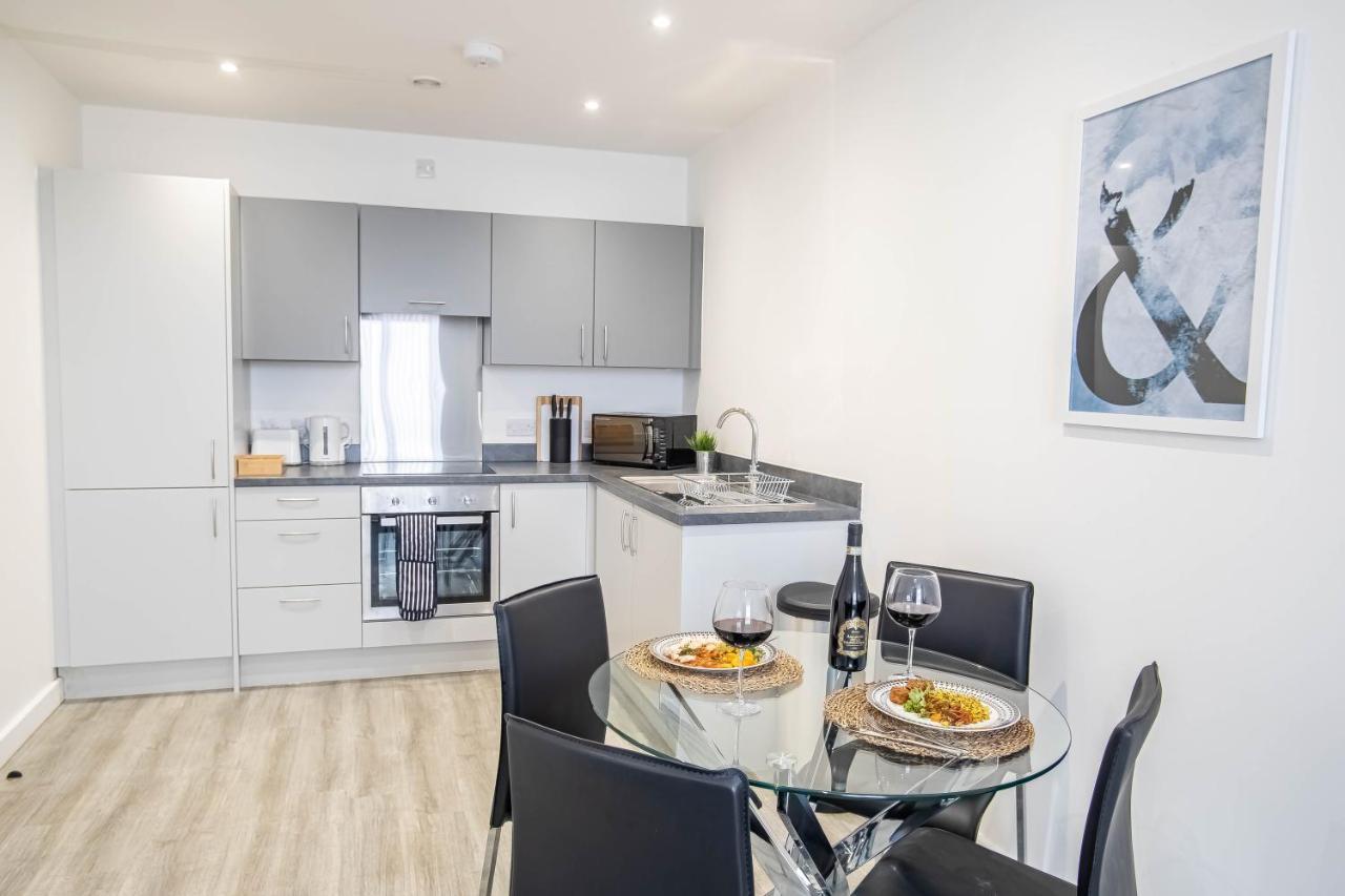 Luxury Apartments Available Next To Train Station - The Wallgate Apartments Wigan - Free Parking 외부 사진