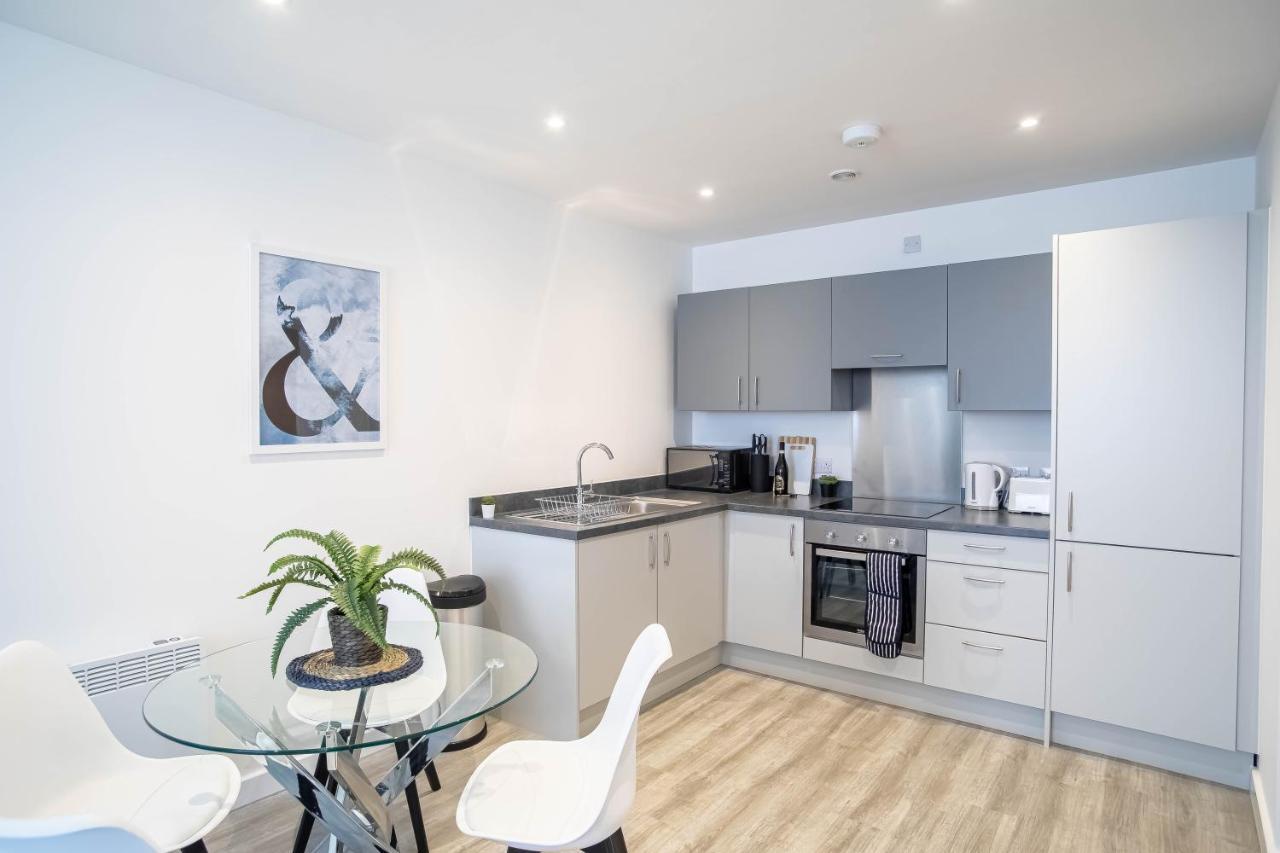 Luxury Apartments Available Next To Train Station - The Wallgate Apartments Wigan - Free Parking 외부 사진