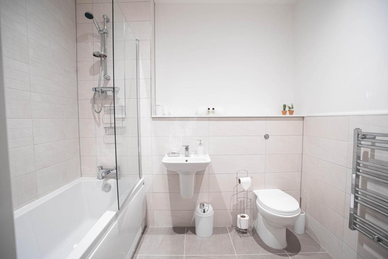 Luxury Apartments Available Next To Train Station - The Wallgate Apartments Wigan - Free Parking 외부 사진