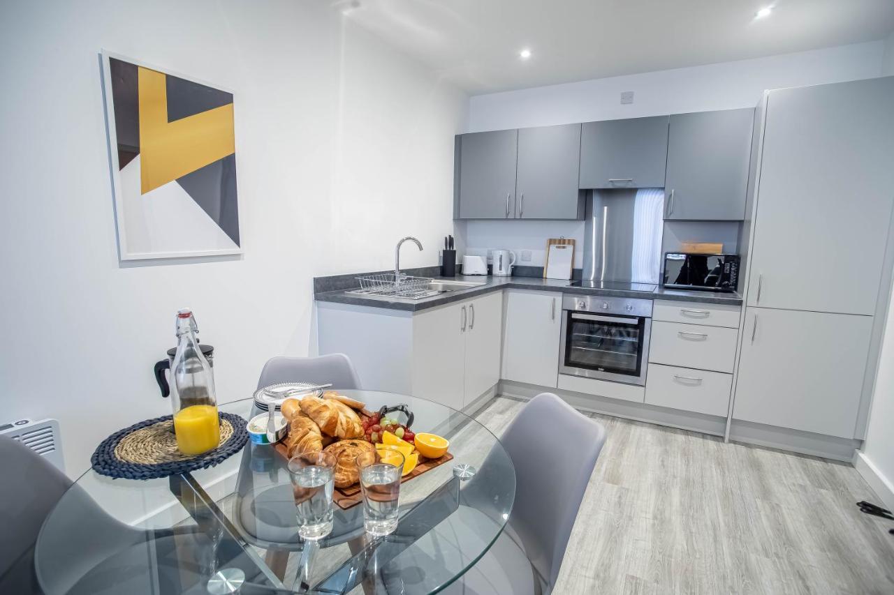 Luxury Apartments Available Next To Train Station - The Wallgate Apartments Wigan - Free Parking 외부 사진