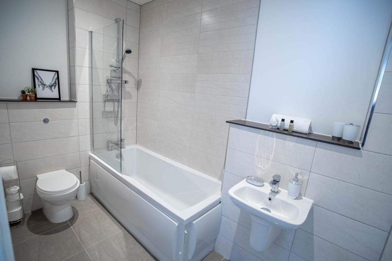 Luxury Apartments Available Next To Train Station - The Wallgate Apartments Wigan - Free Parking 외부 사진