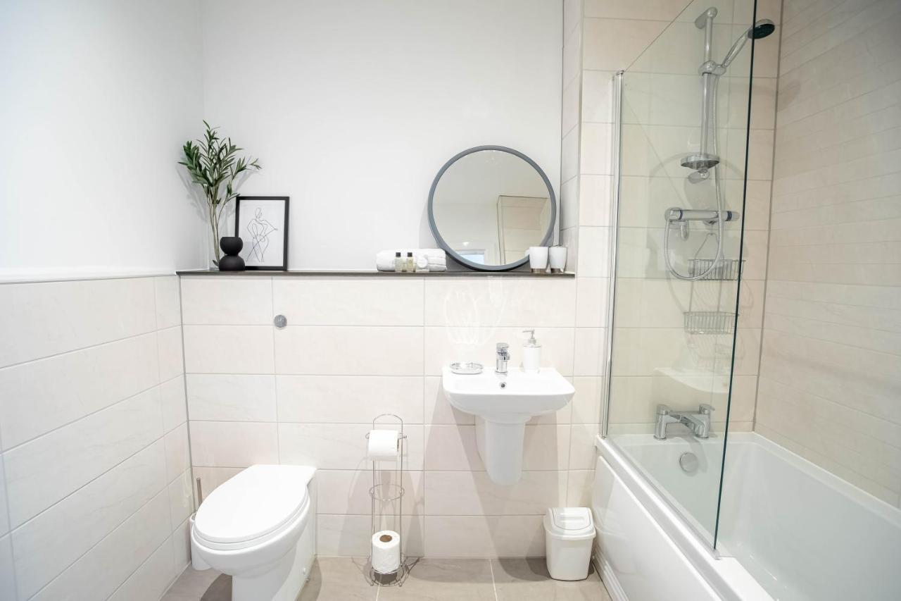 Luxury Apartments Available Next To Train Station - The Wallgate Apartments Wigan - Free Parking 외부 사진