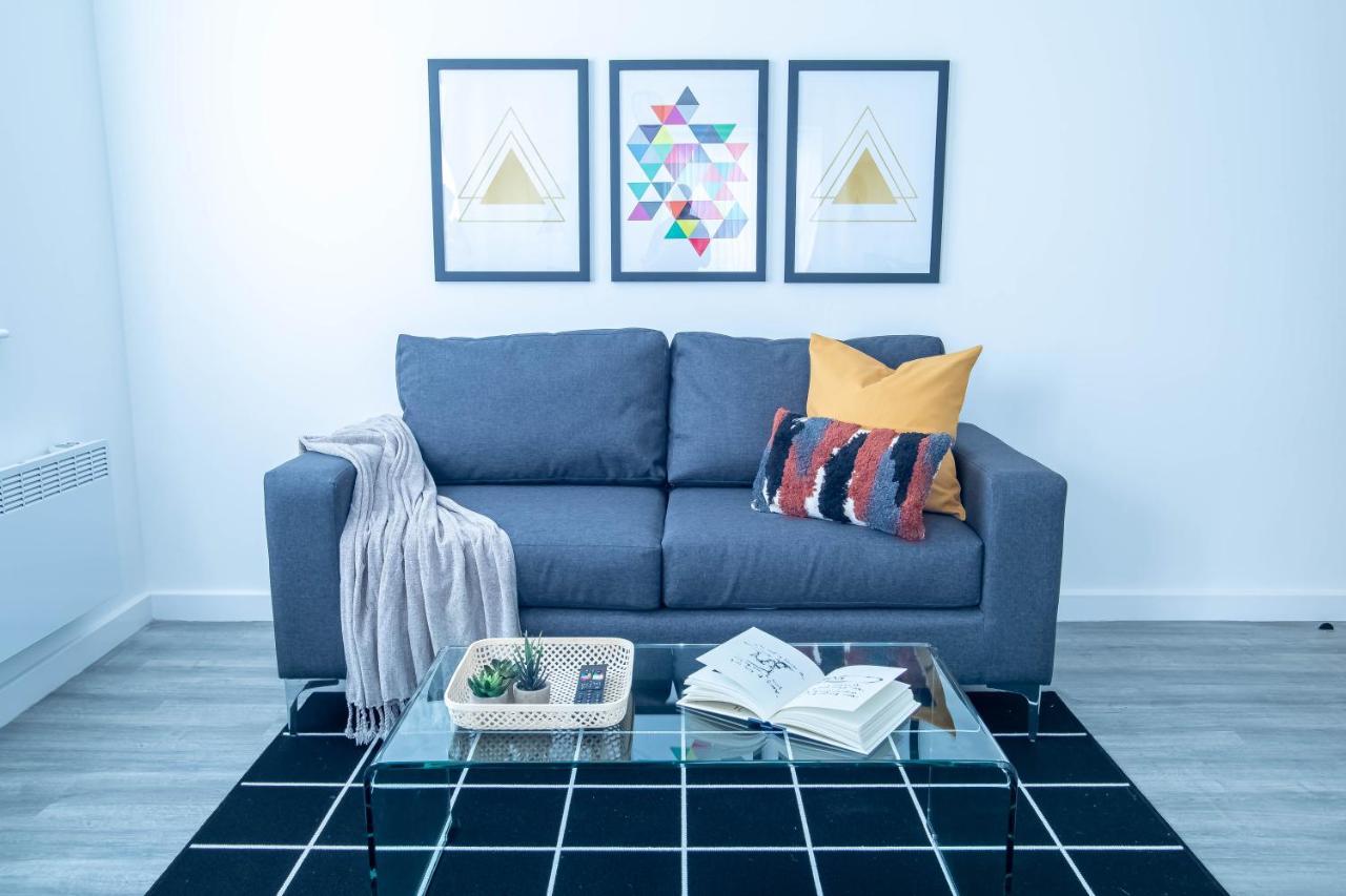 Luxury Apartments Available Next To Train Station - The Wallgate Apartments Wigan - Free Parking 외부 사진