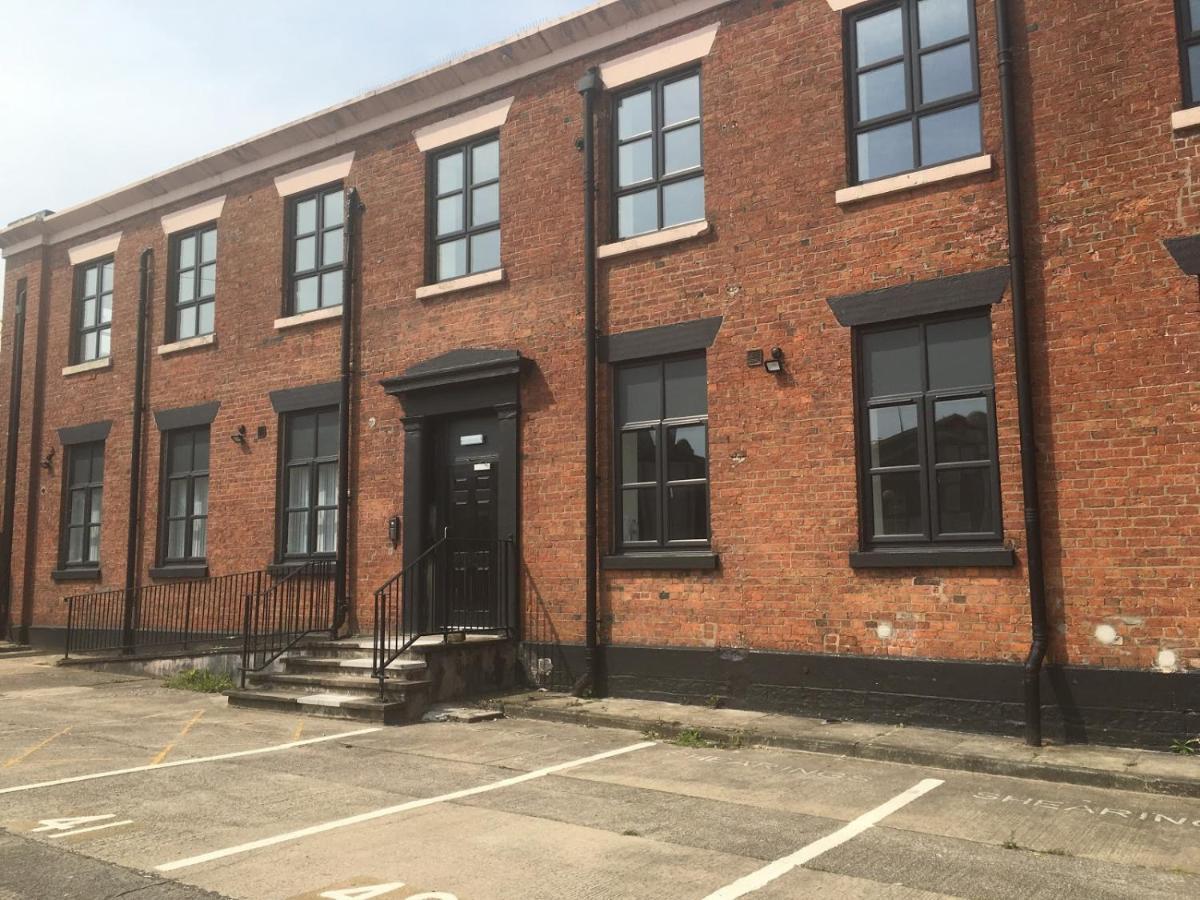 Luxury Apartments Available Next To Train Station - The Wallgate Apartments Wigan - Free Parking 외부 사진